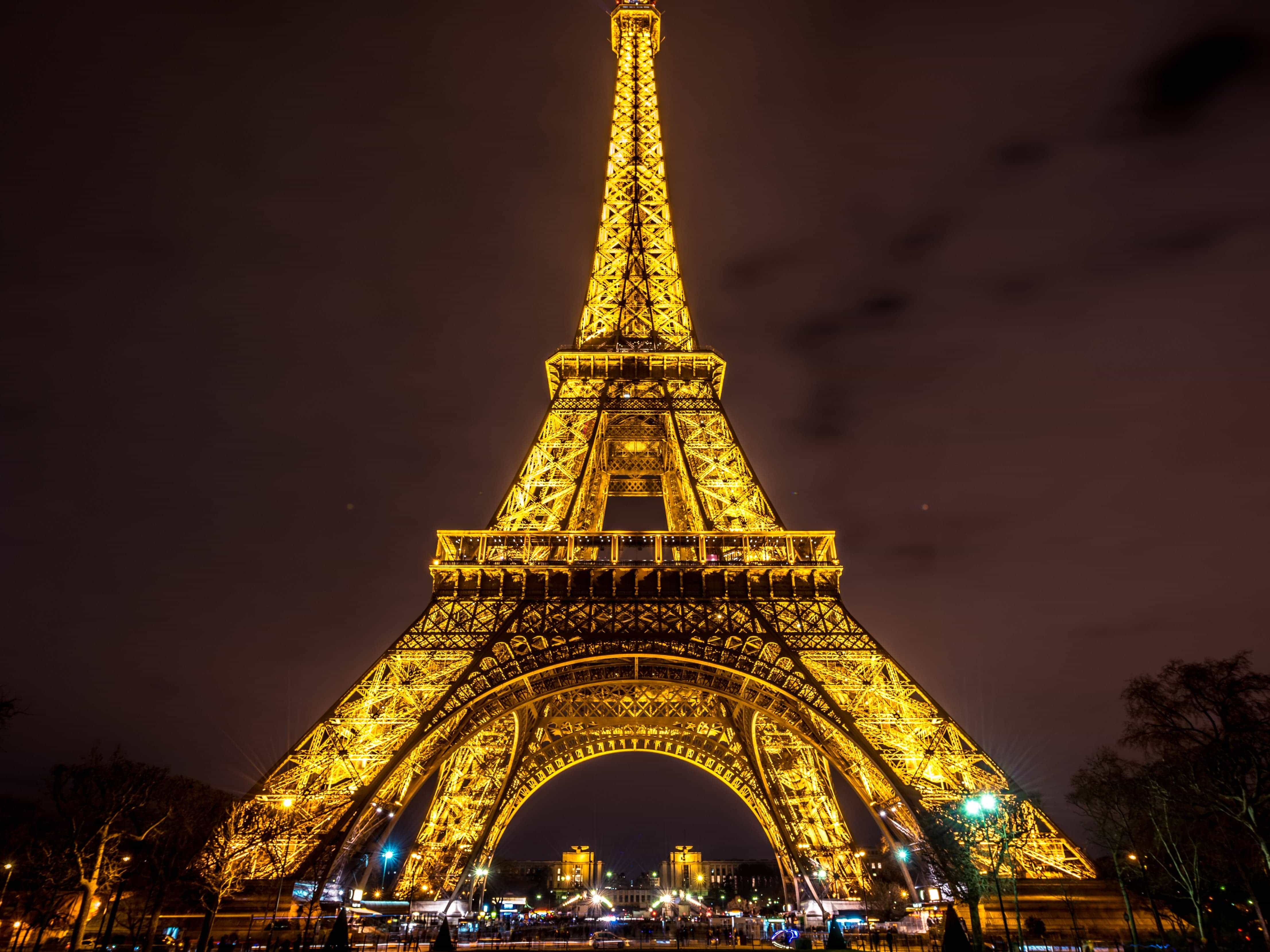 Эйфель. Paris Eiffel Эйфель. Эйфель Париж ночной. Эльфивая башня Париж Золотая. Новый год во Франции.